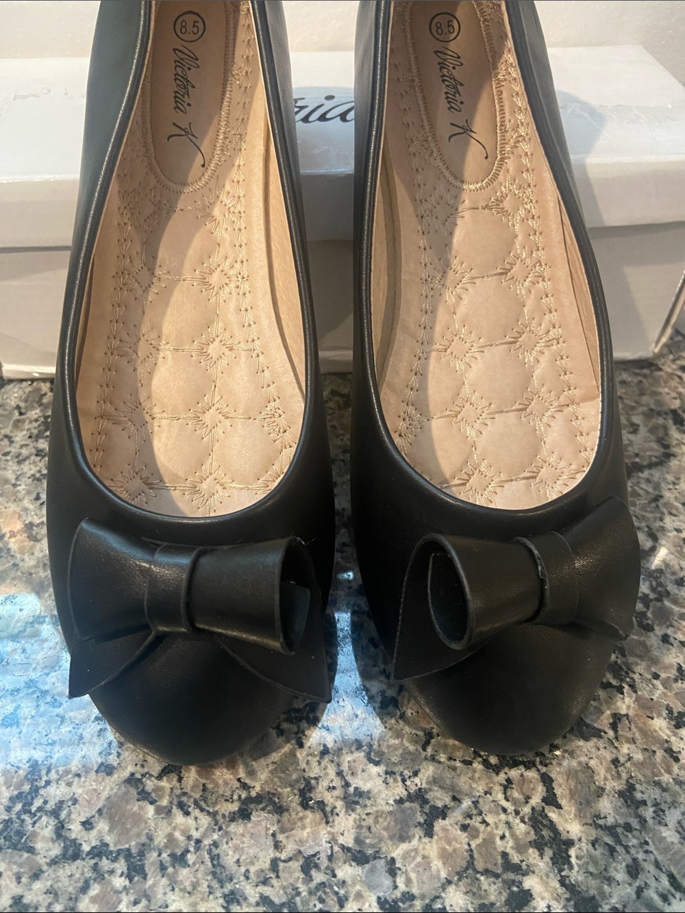 Victoria K Flats with accent bow 🎀 - Picture 2 of 8